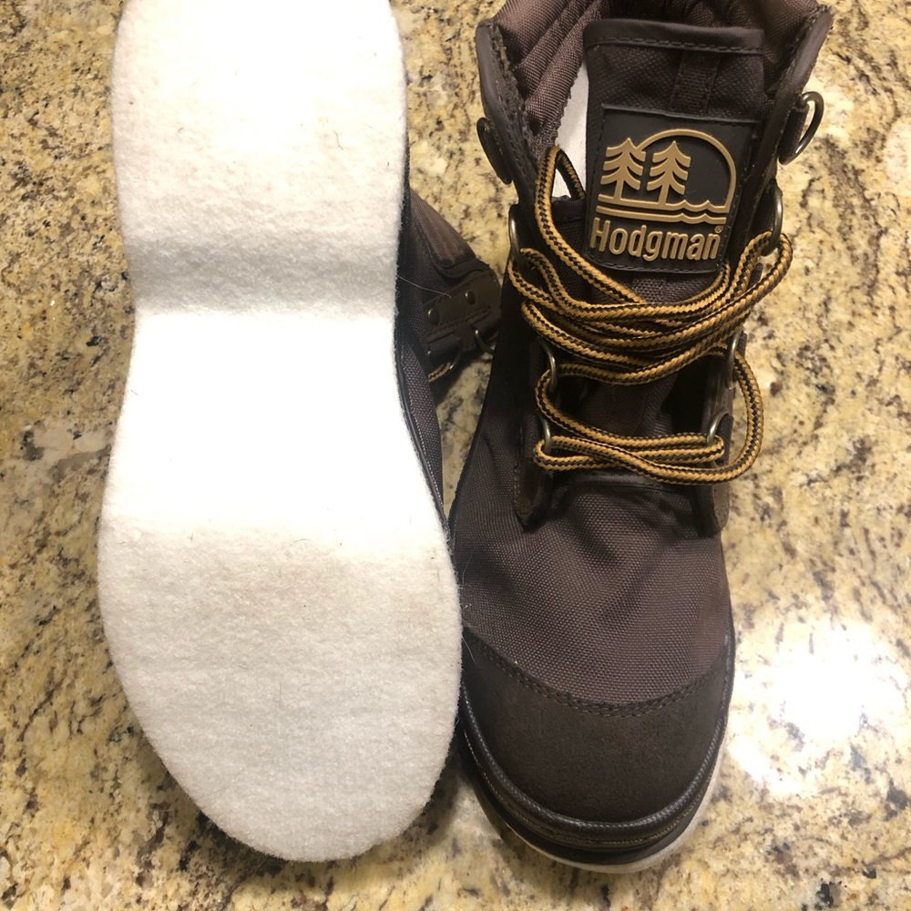 New!! Hodgman wading boots, Men’s size 8. Felt bottom.